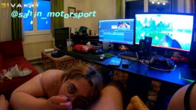 Seksi Sarışın, Boşalmak İçin Üvey Kardeşinin Sikinden Yardım Alıyor Türkçe Altyazılı Porno - Genç - Teen